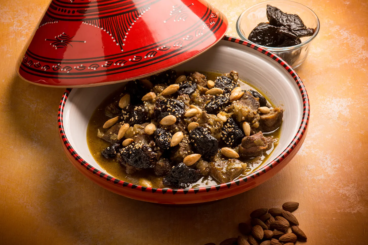 طاجين اللحم بالبرقوق